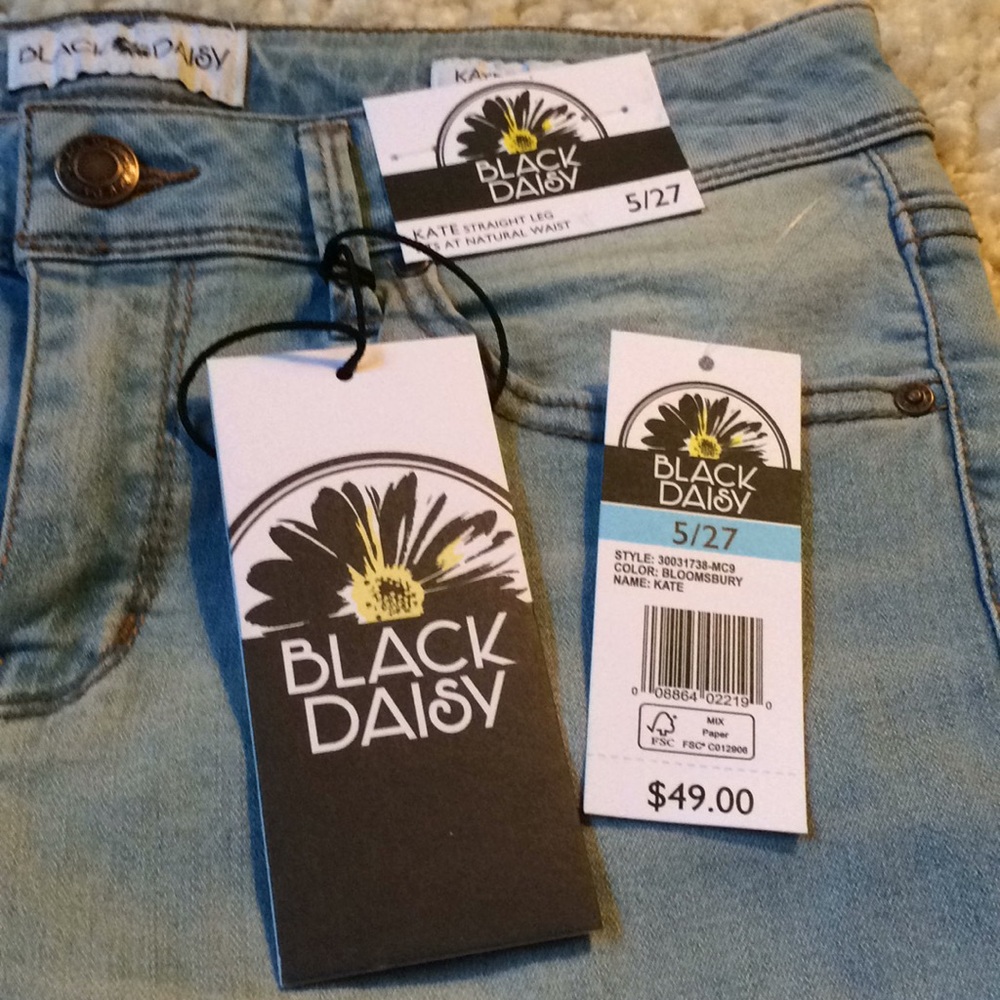 🌺HP🌺 Light Wash Jeans with Appliqué - Picture 5 of 6